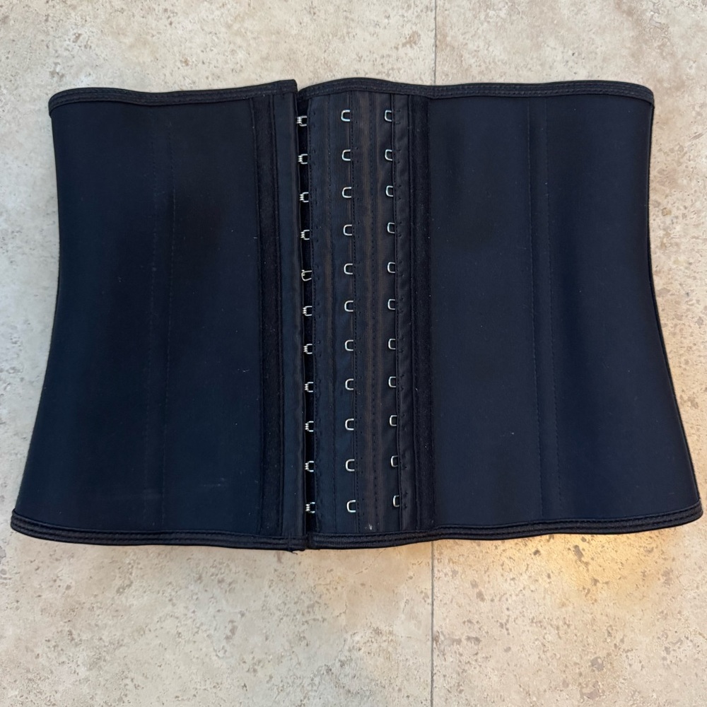 NWOT Latex waist trainer SZ XS